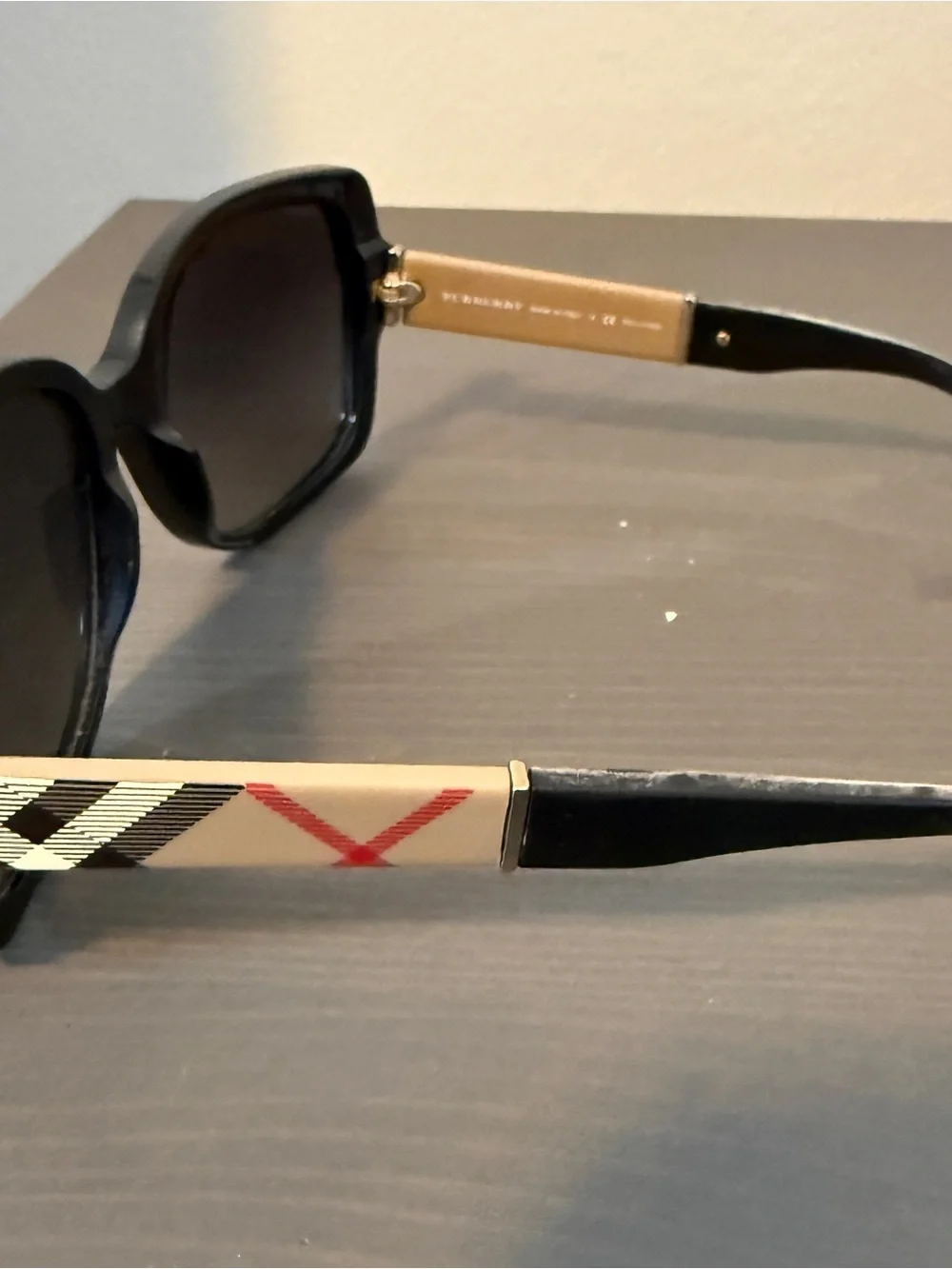 Burberry Sunglasses B4160 polarized